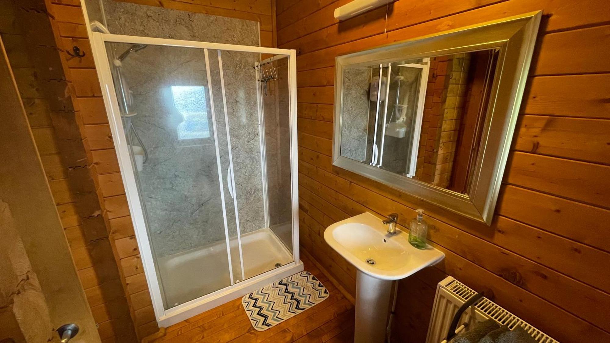 Blossom Cabin - Little Log Cabin In Wales Newtown  Εξωτερικό φωτογραφία