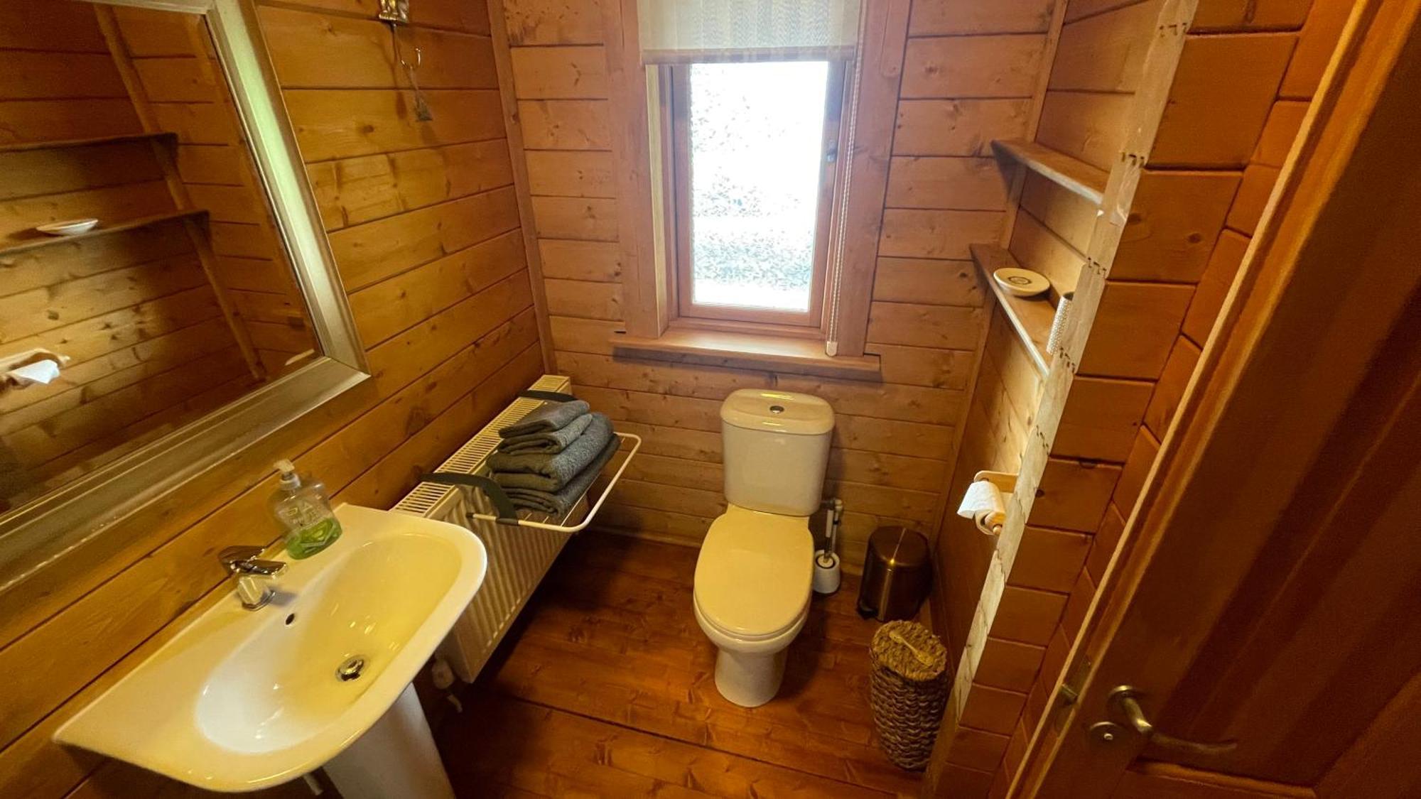 Blossom Cabin - Little Log Cabin In Wales Newtown  Εξωτερικό φωτογραφία