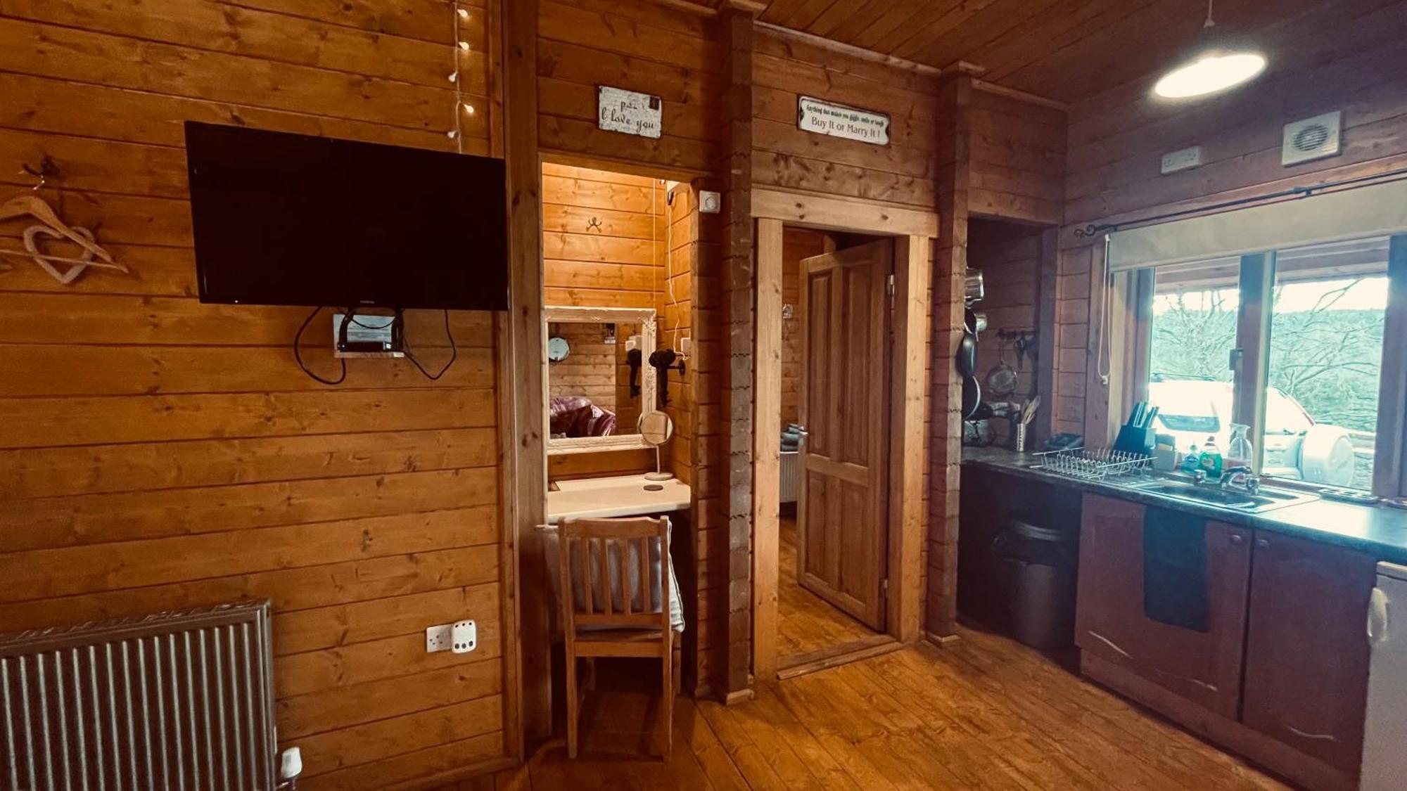 Blossom Cabin - Little Log Cabin In Wales Newtown  Εξωτερικό φωτογραφία