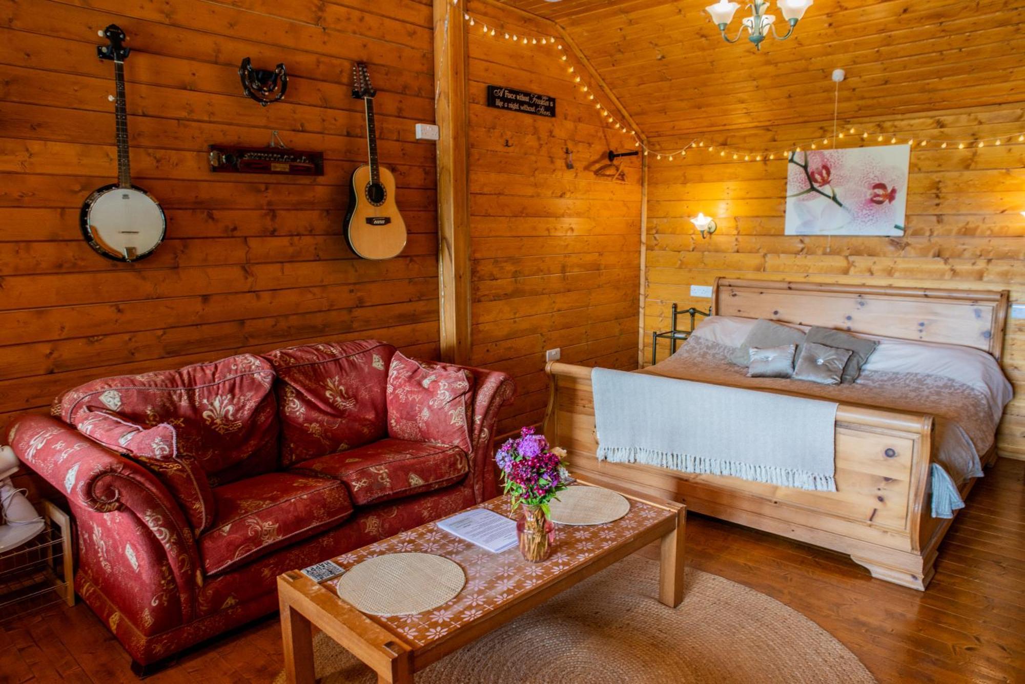 Blossom Cabin - Little Log Cabin In Wales Newtown  Εξωτερικό φωτογραφία